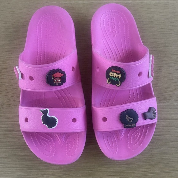 Women's Crocs Size 10 Classic Sandal Black Girl Pride BLM Charms - Picture 2 of 7